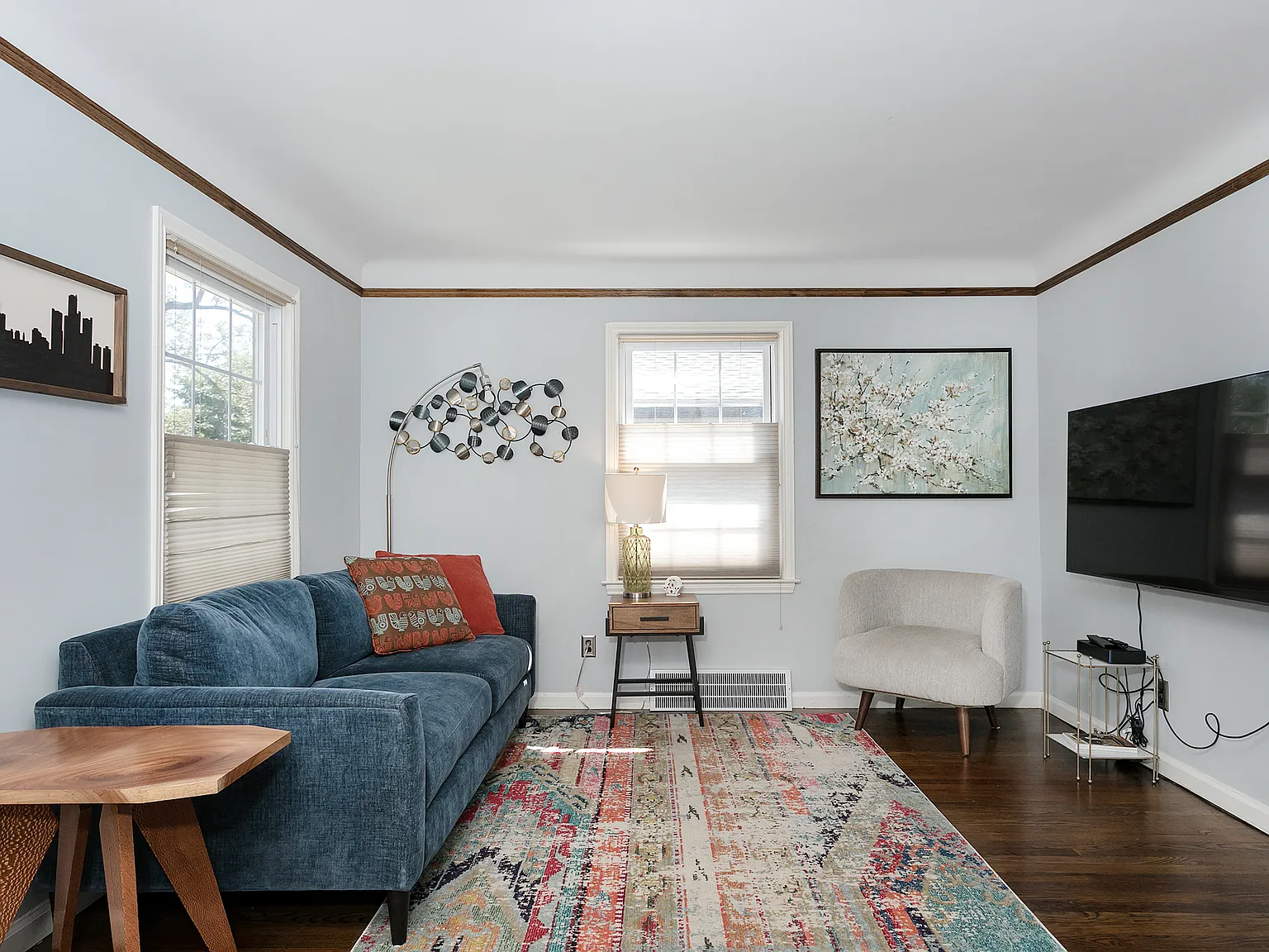 3 bed, 944 sqft, $3,800 — Photo 2