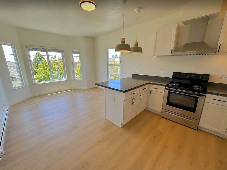 6616 Telegraph — Photo 9