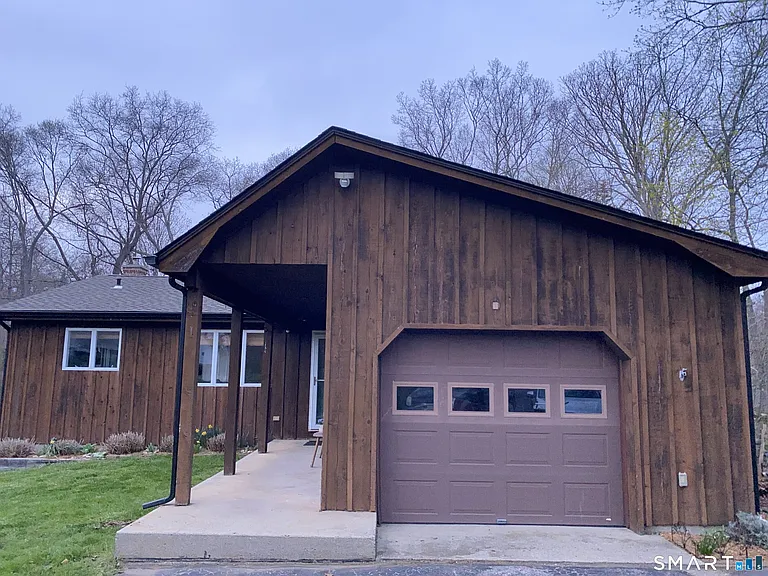10 Riverbend Dr — Photo 2