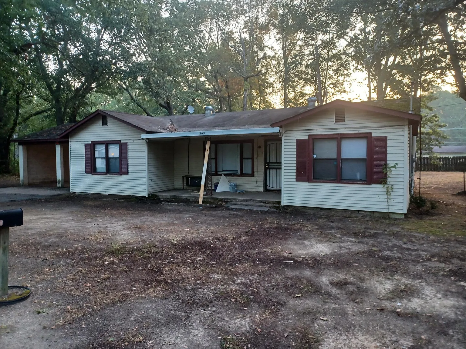 3 bed, 1320 sqft, $700 — Photo 1