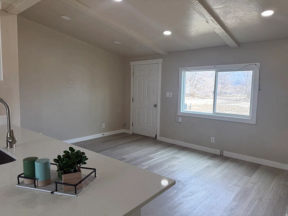 2nd image of 446 W 500 S #24