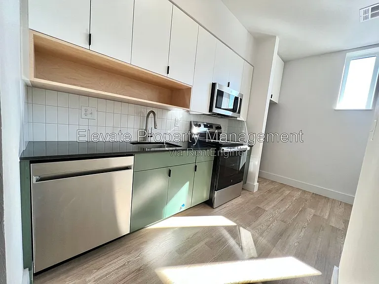 1701 NW 12th St #4 — Photo 2