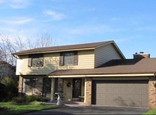 3665 S Brentwood Rd, New Berlin, WI 53151