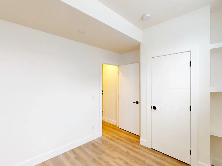 2202R 35th St SW — Photo 7