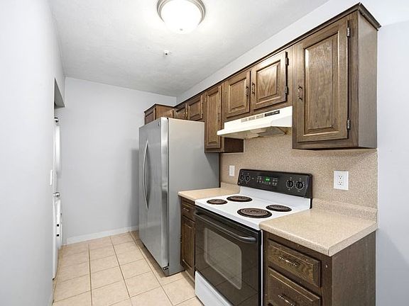 4th image of 123 Elm St APT C-9