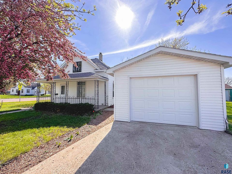 102 N West St, Flandreau, SD 57028 Zillow