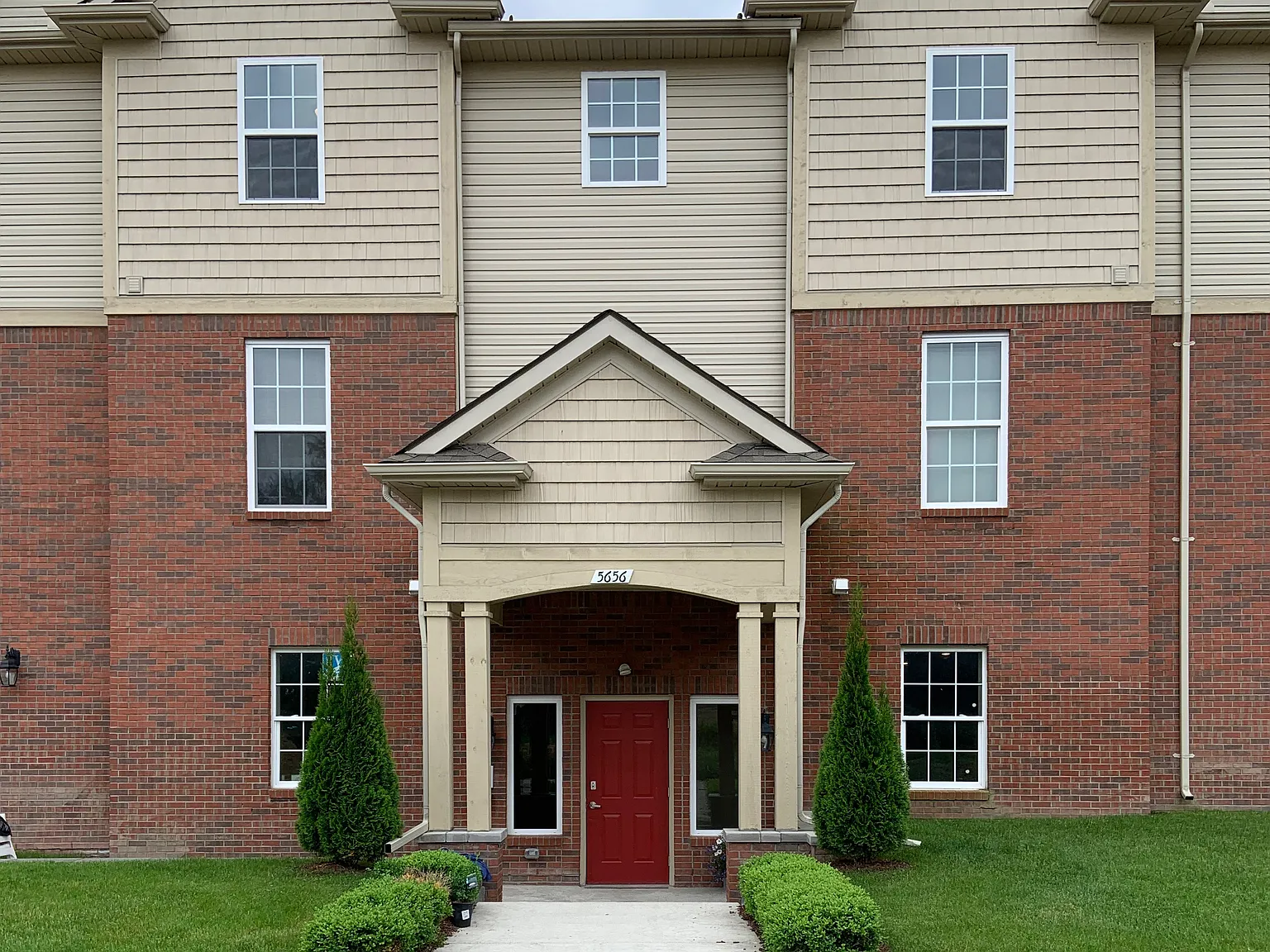 Crystal Pines Building 3 — Photo 1