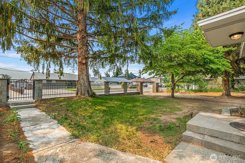 5th image of 857 N Devon Avenue