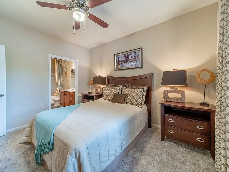 Rose Heights Apartments — Photo 16