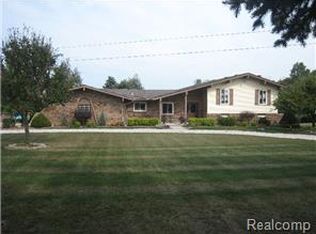 11539 N Holly Rd, Holly, MI 48442