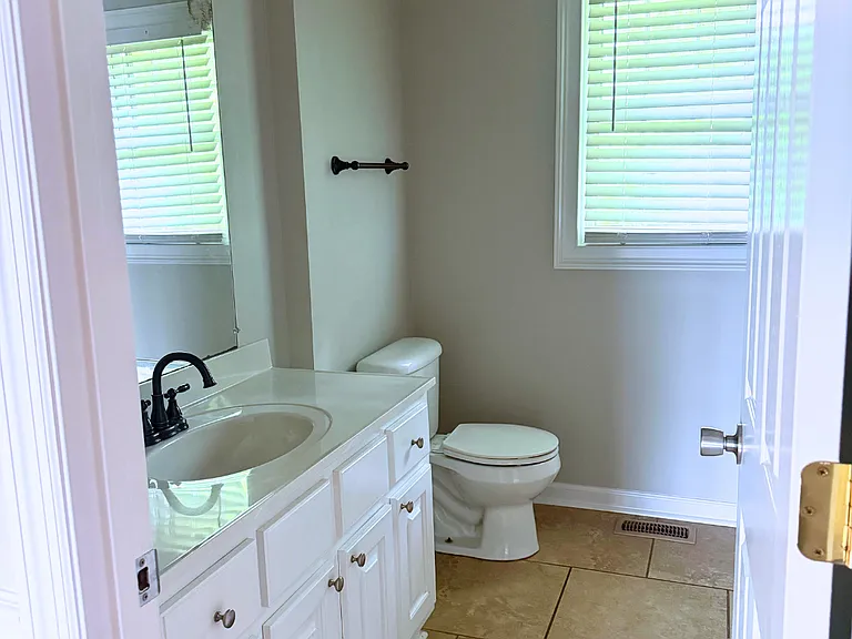 2370 Roberts Ln — Photo 7
