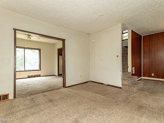 4th image of 980 Evangeline Rd
