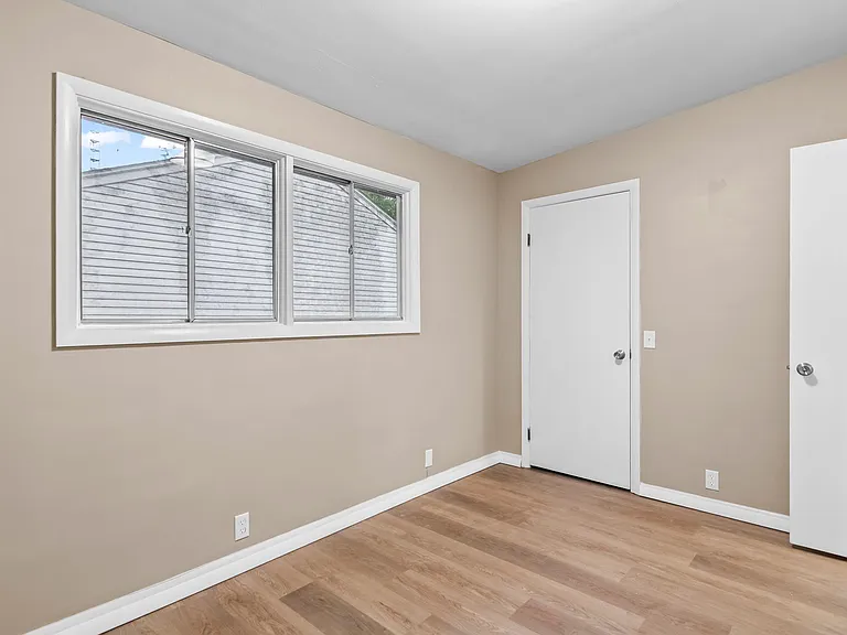 1111 Bruns Ln — Photo 22
