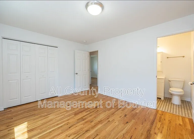 425 S 40th St — Photo 11