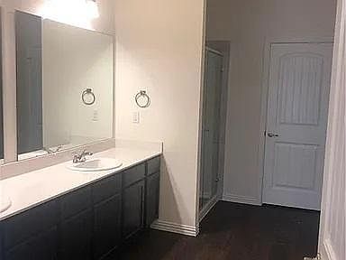 4th image of 500 Woodhaven Dr