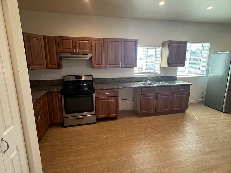 2508 Naomi Ave #4 — Photo 6