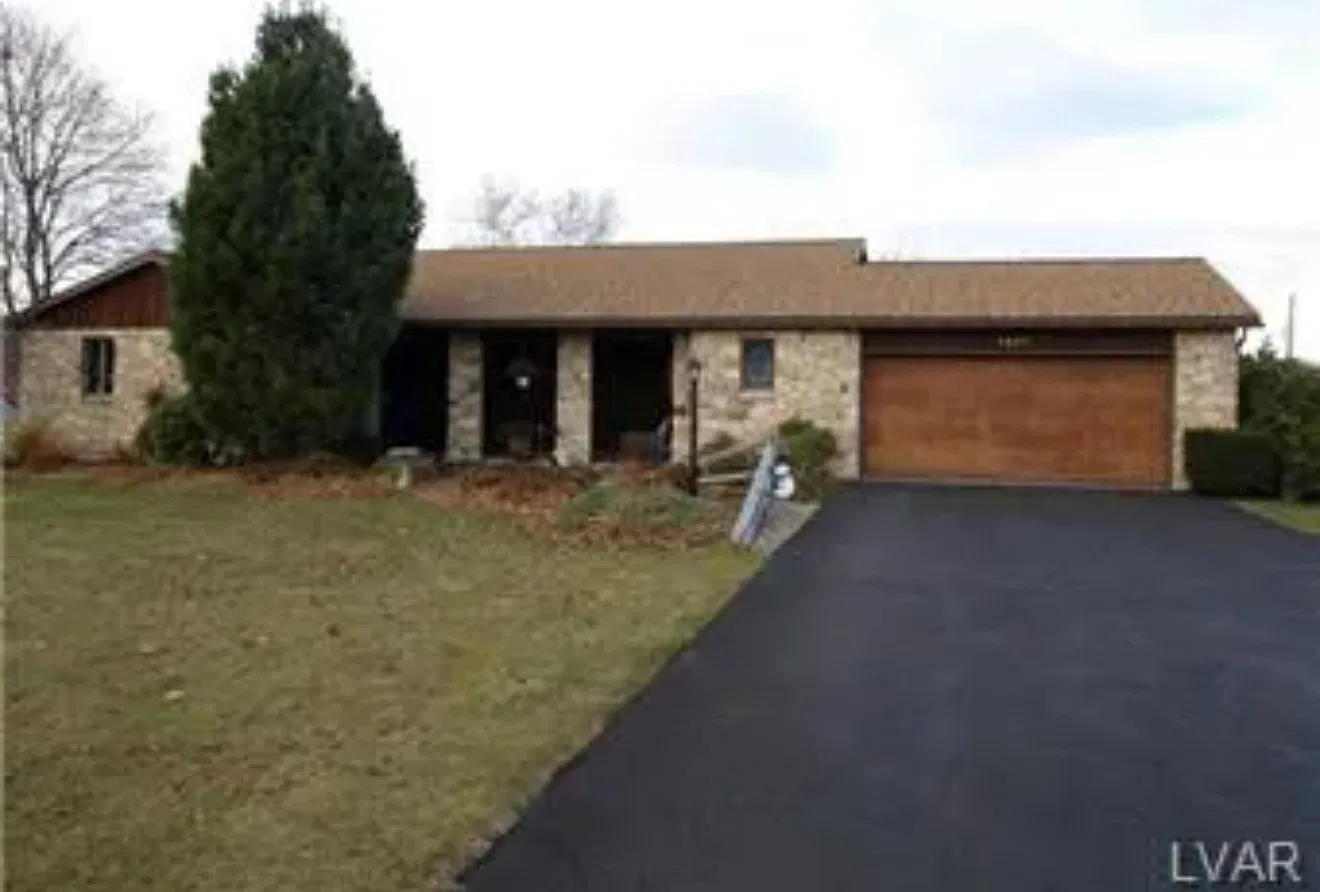 3 bed, 1912 sqft, $2,700 — Photo 1