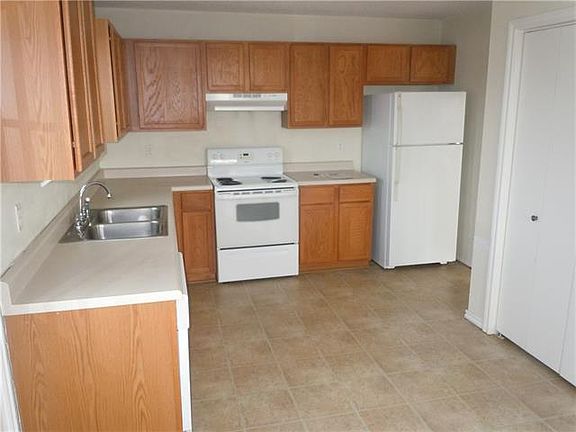 3rd image of 1471 Stony Valley Dr