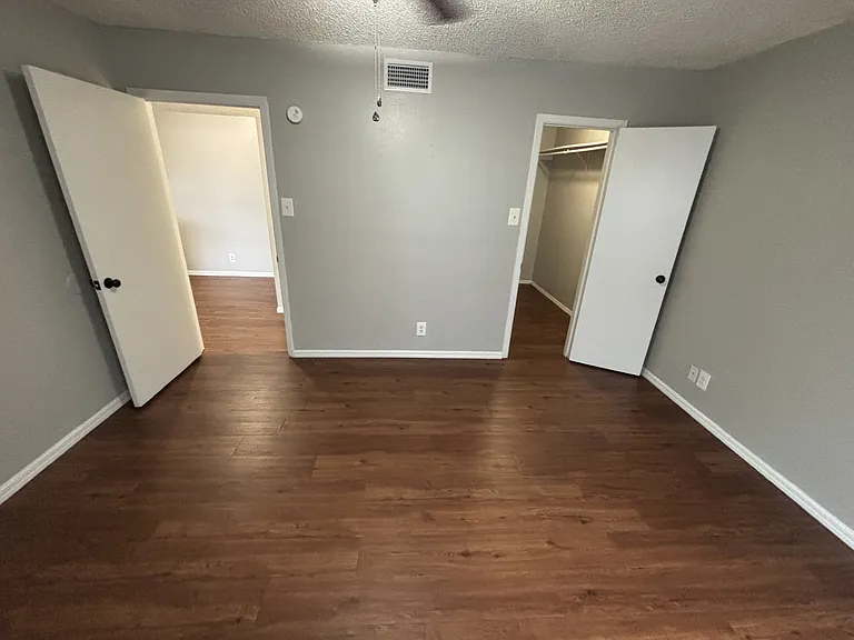 Edinburg Place Apartments — Photo 44