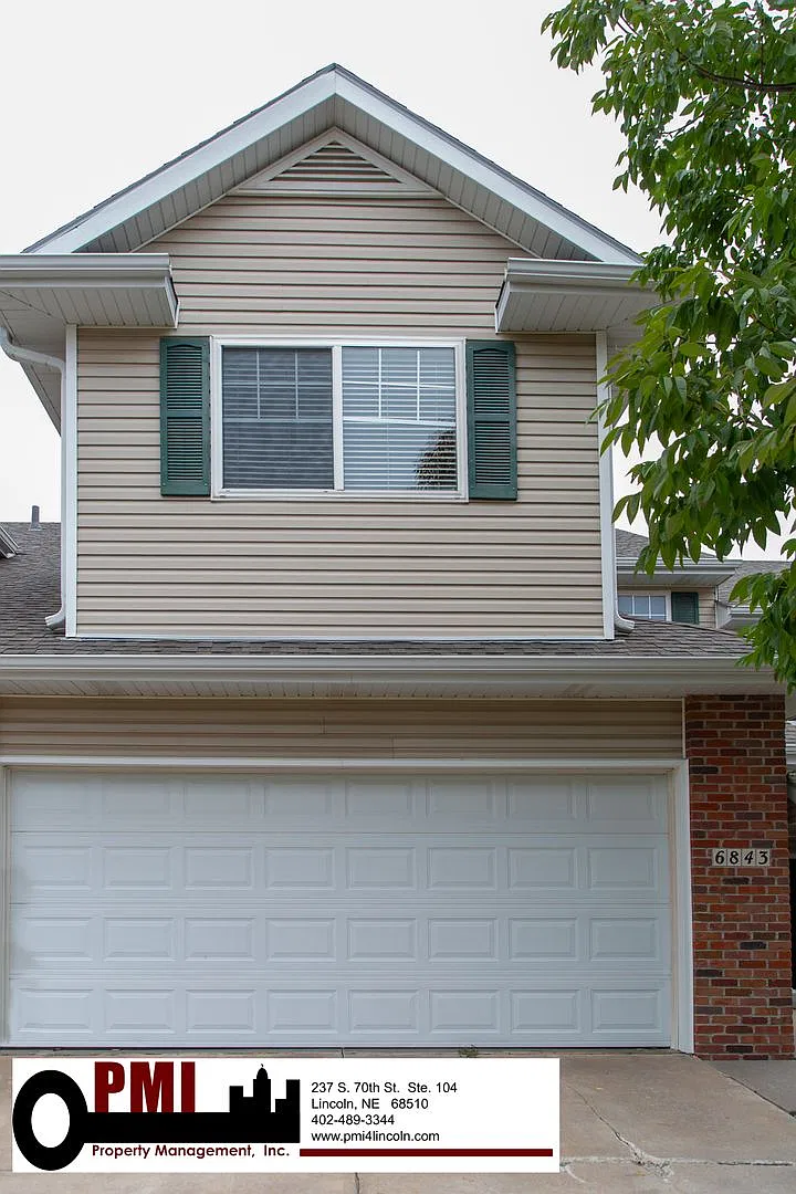 3 Bedroom 2.5 Bath in South Lincoln Available Now! — Photo 4