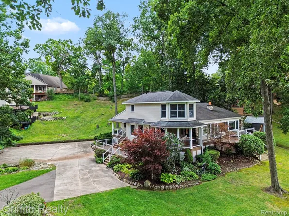 4550 Clifford Rd, Brighton, MI 48116