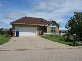 9 S Fieldcrest Ct, Mount Hope, KS 67108