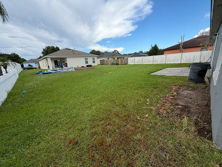 915 Amboise Ln — Photo 16