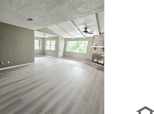 8715 Yvonne Dr, Houston, TX 77044