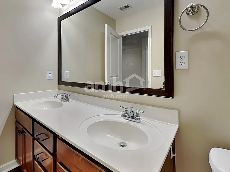 498 Stonebridge Cir — Photo 17
