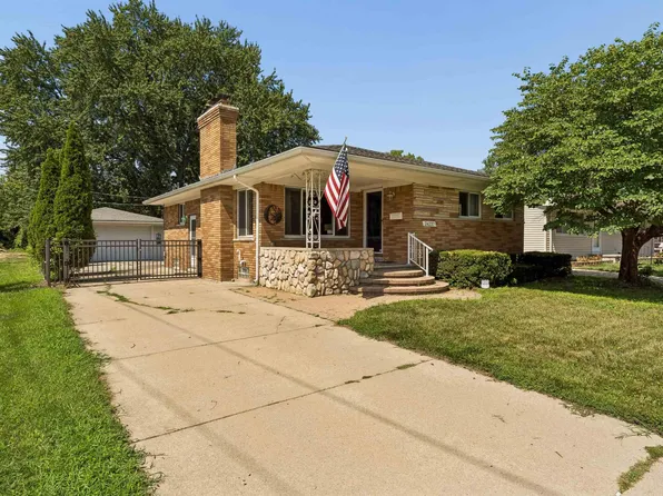 24237 Hayes Rd, Eastpointe, MI 48021