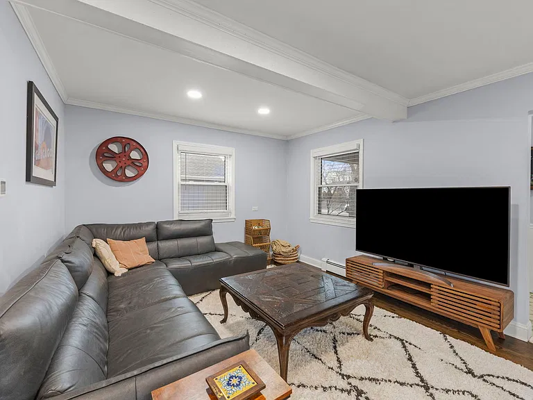 20 W Brown St — Photo 4