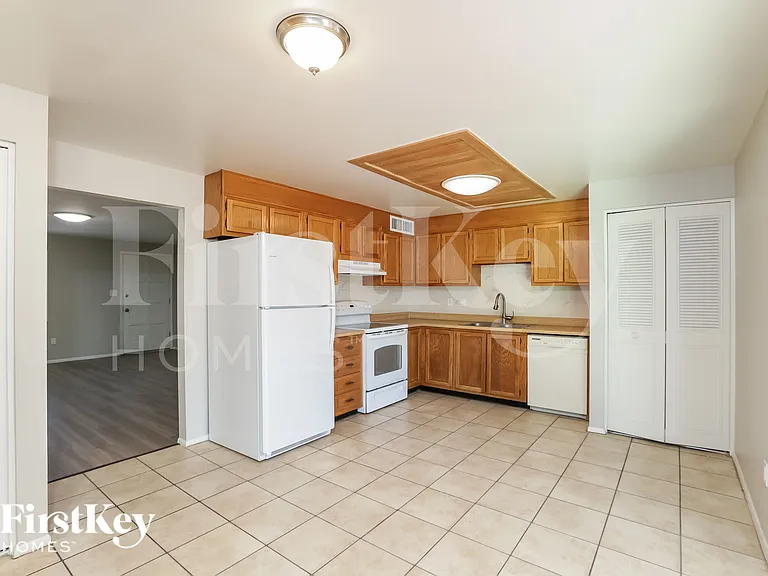 13249 N 14th Dr — Photo 8