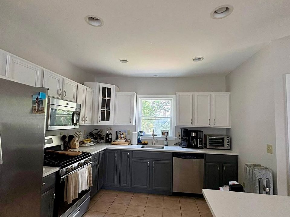1st image of 39 Budd St #2