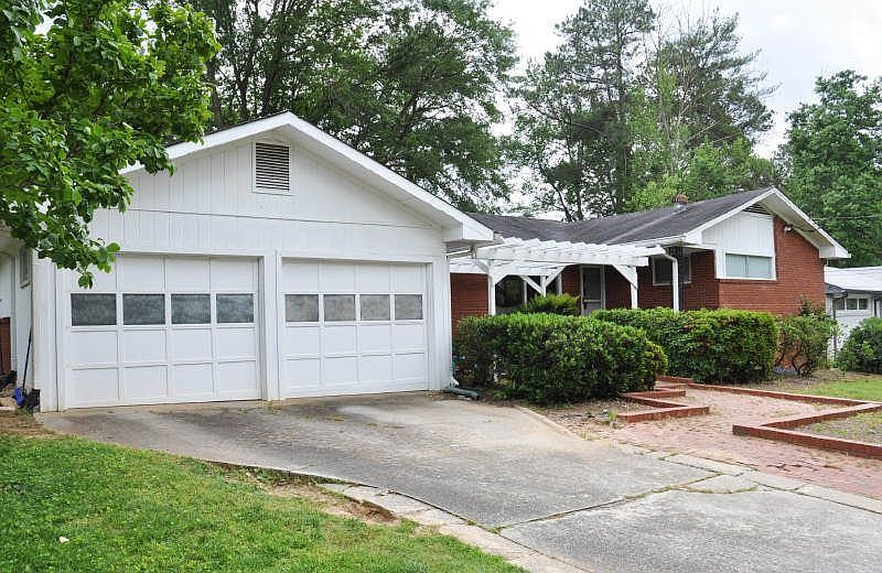 2nd image of 1573 Beechcliff Dr