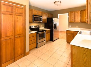 3420 Fountain Lake Dr, Bloomington, IL 61704