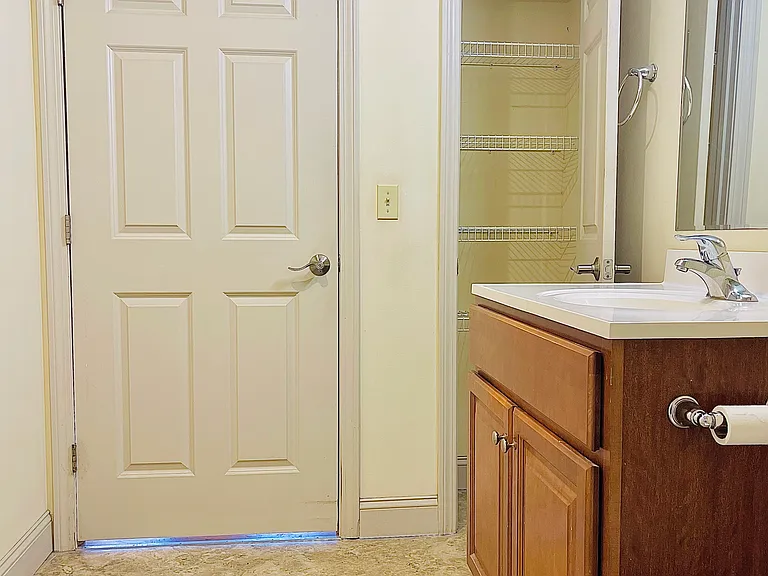191 College St #303 — Photo 34