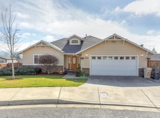 209 Stone Fly Ct, Grants Pass, OR 97526