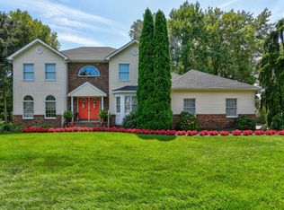 6 Chamberlain Farm Ct, Matawan, NJ 07747