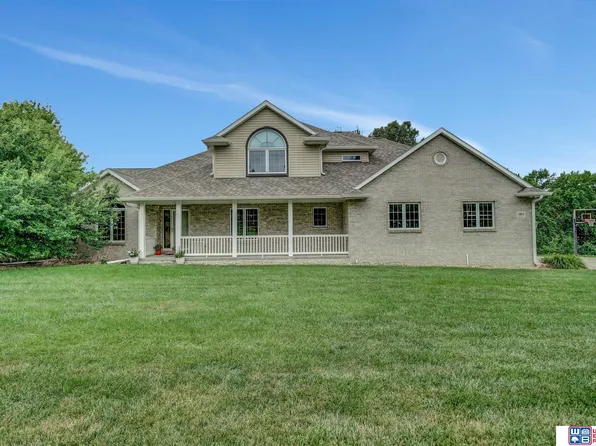 5815 Kess Dr, Lincoln, NE 68516