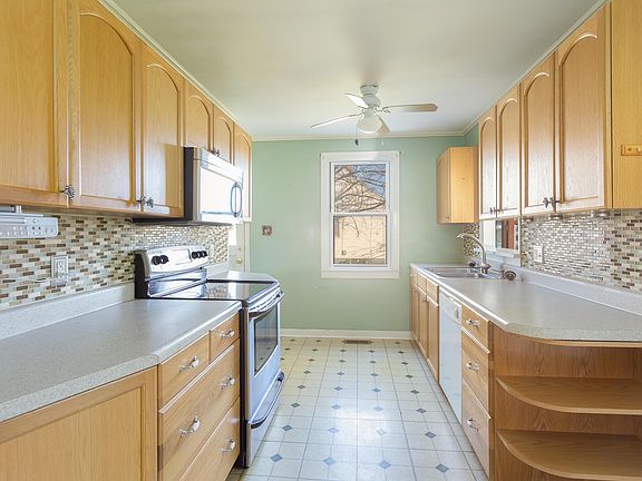 4th image of 712 Yorkshire St