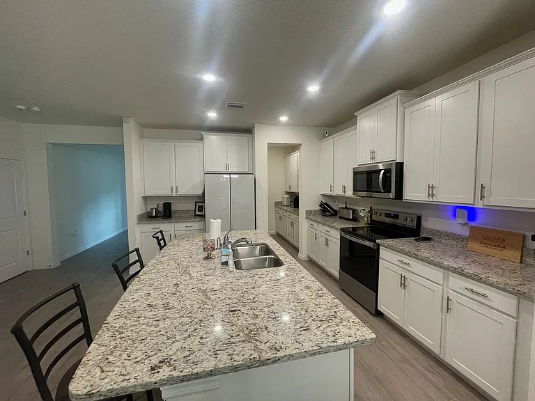 13616 NW 14th Pl — Photo 2