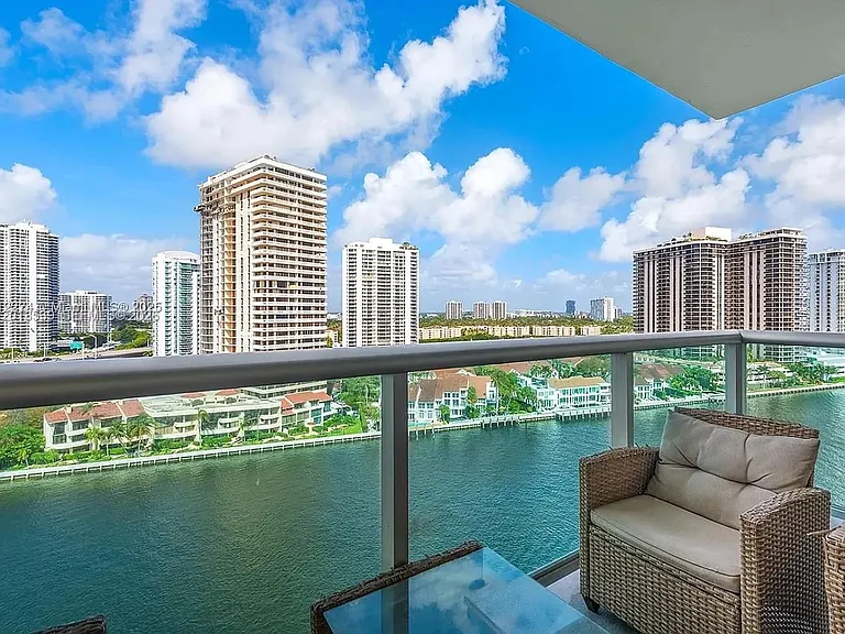 19390 Collins Ave #1519 — Photo 3