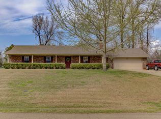 101 Lake Forest Dr, Vicksburg, MS 39183