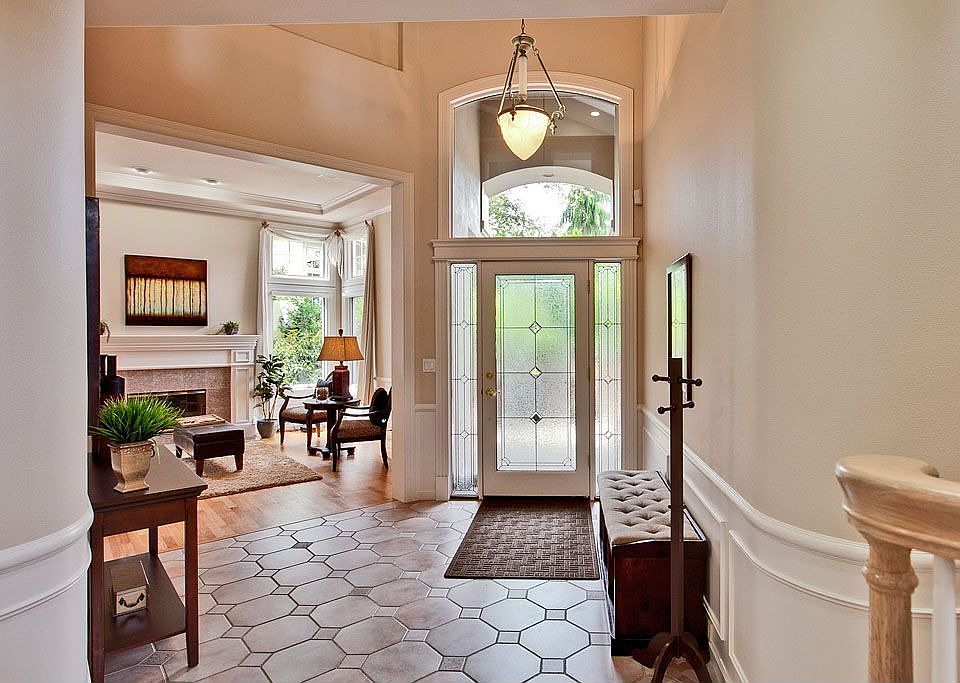2nd image of 16423 NE 50th Way