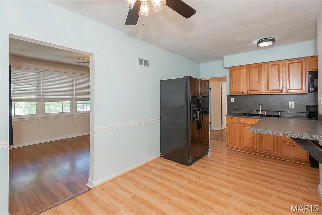 2 bed, 1.0 bath, 1260 sqft, $1,600 — Photo 4