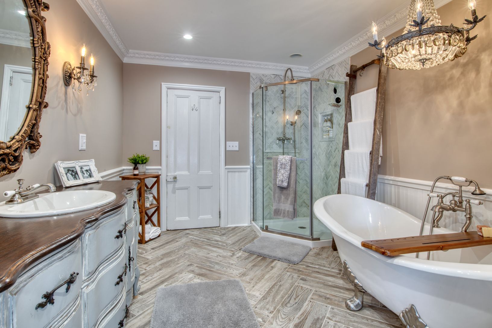  Full Bath Level 2. View 2