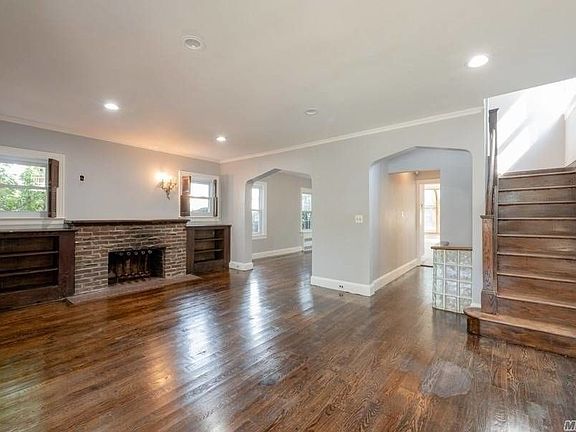2nd image of 84-01 Kent St #1