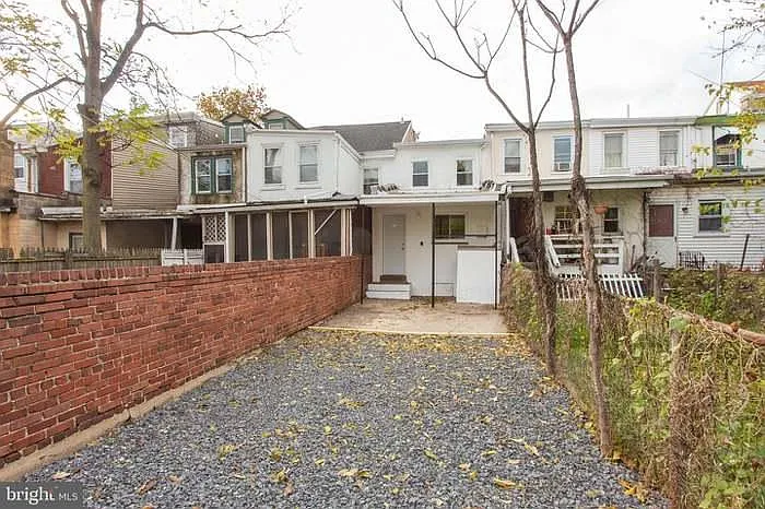 212 Franklin St — Photo 16