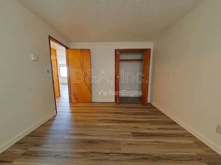 555 NW Kings Blvd #1 — Photo 5
