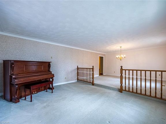 5th image of 68 Royal Oak Dr